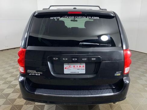 Used 2016 Dodge Grand Caravan SXT image 8