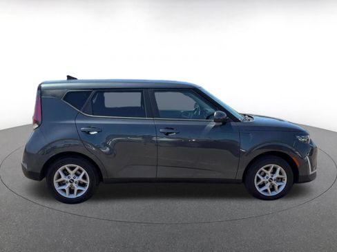 Used 2025 Kia Soul LX w/ LX Technology Package FWD image 16