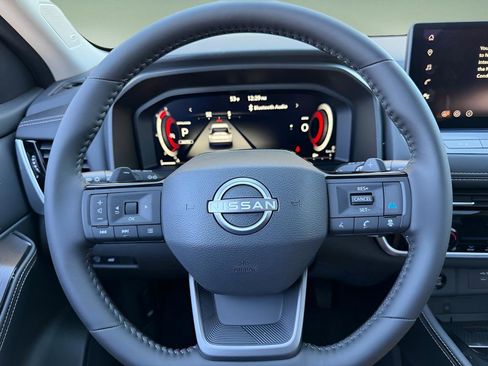 New 2026 Nissan Rogue Platinum w/ Platinum Premium Package AWD/4WD image 16