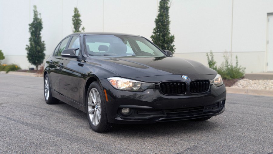 Used 2017 BMW 320i Sedan RWD image 1