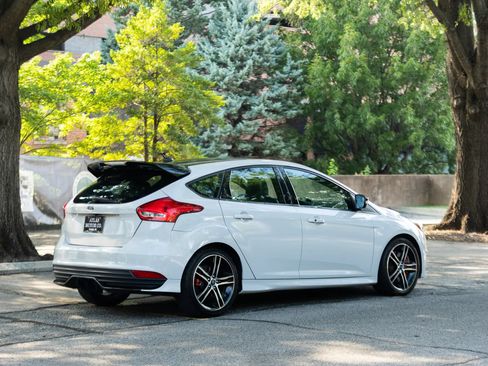 Used 2018 Ford Focus ST w/ Equipment Group 402A FWD image 8