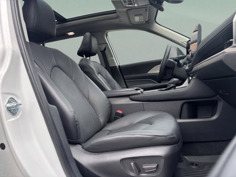 Used 2024 Toyota Grand Highlander XLE image 19