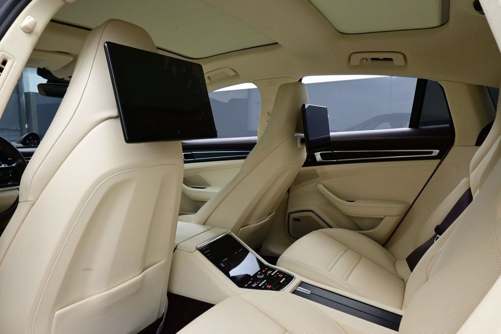 Certified 2023 Porsche Panamera 4 Platinum Edition AWD/4WD image 16
