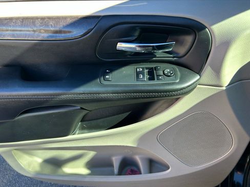 Used 2014 Dodge Grand Caravan American Value Package w/ UConnect Hands-Free Group image 7