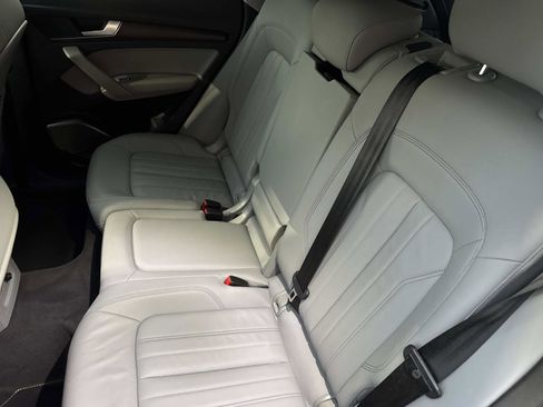 Used 2022 Audi Q5 2.0T Premium w/ Convenience Package image 12