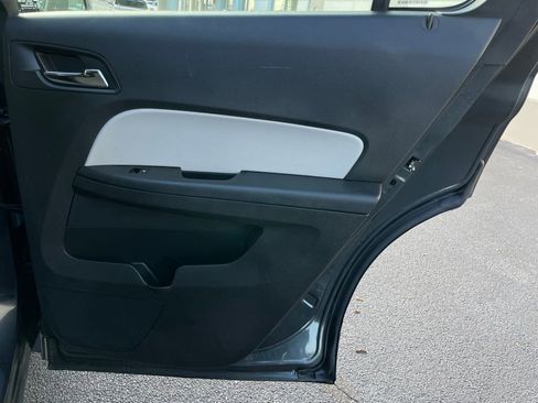 Used 2017 Chevrolet Equinox LS image 33