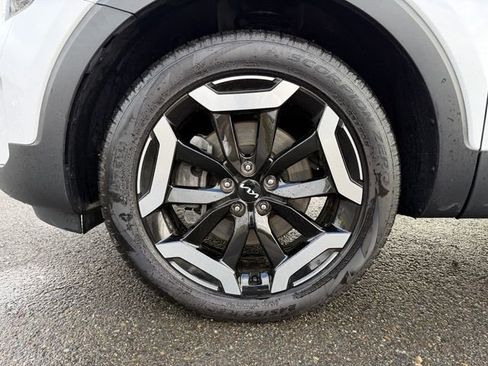 Used 2024 Kia Telluride EX w/ EX Captain's Chair Package image 29