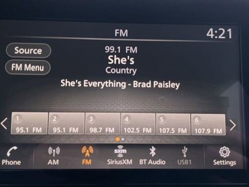 Used 2024 Nissan Pathfinder S image 16