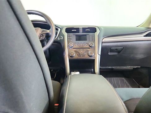 Used 2017 Ford Fusion SE image 29