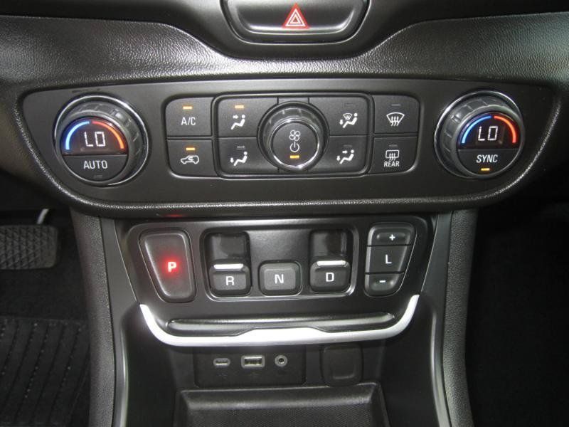 Used 2021 GMC Terrain SLE w/ Driver Convenience Package FWD image 20