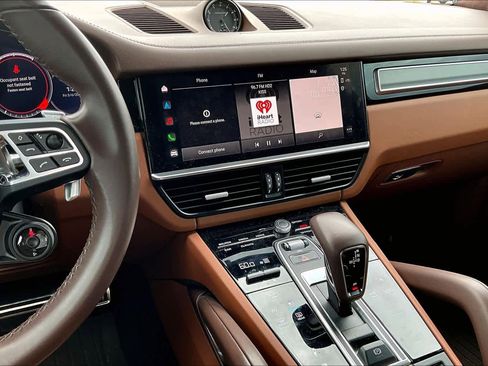 Used 2023 Porsche Cayenne Turbo image 7