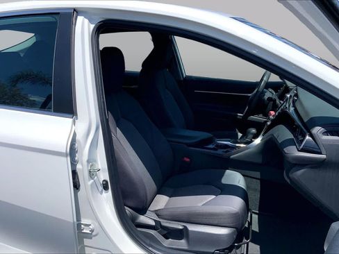 Used 2020 Toyota Camry LE FWD image 8
