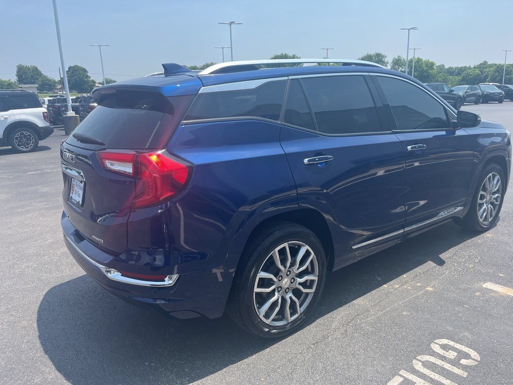 Used 2022 GMC Terrain Denali w/ Denali Premium Package AWD/4WD image 5