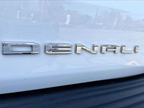 Used 2024 GMC Yukon Denali w/ Advanced Technology Package image 11