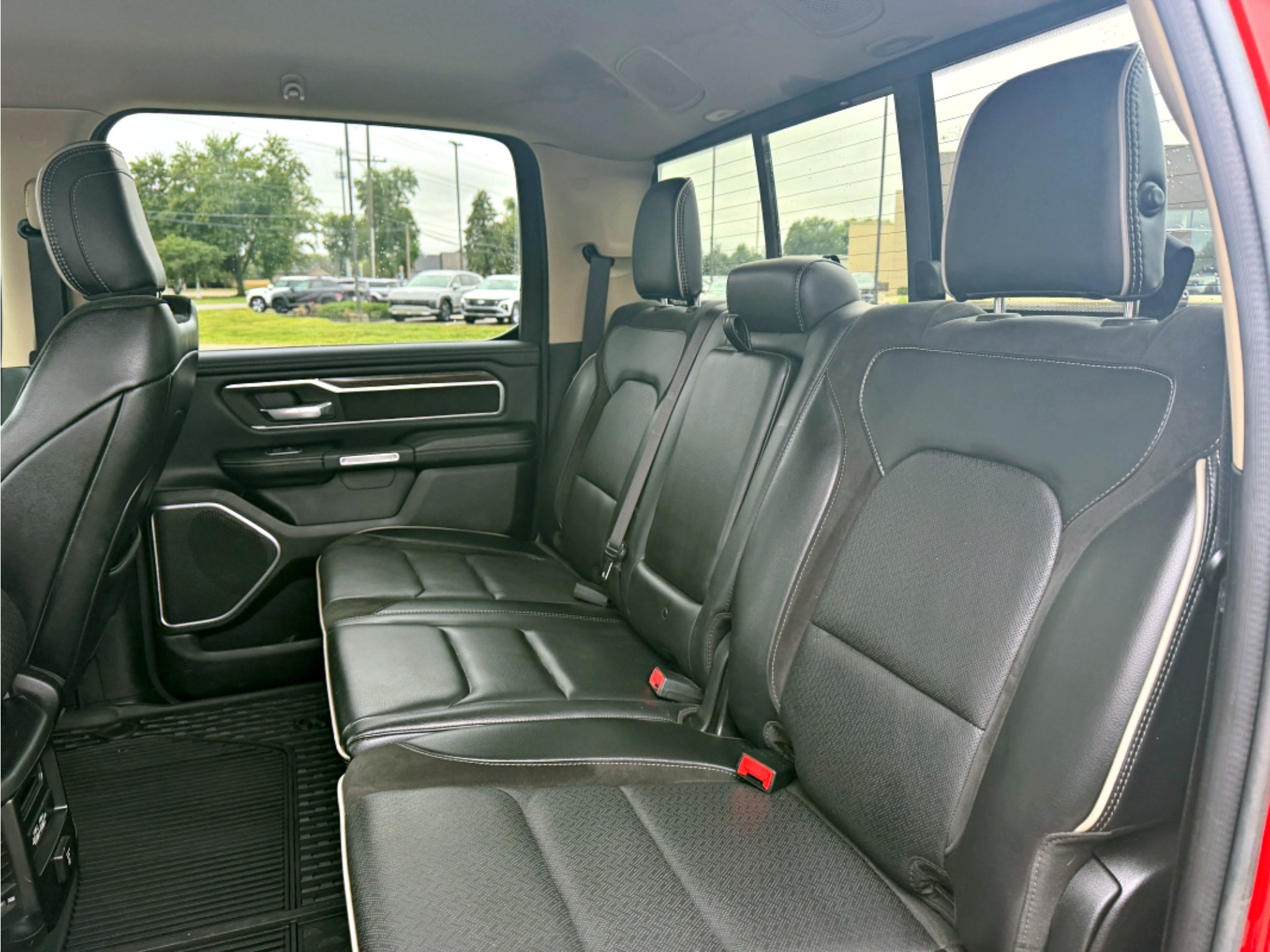 Used 2020 RAM 1500 Laramie AWD/4WD image 15