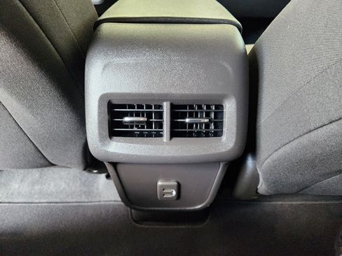 Used 2024 Chevrolet Equinox LT FWD image 33