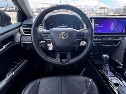 Used 2025 Toyota Camry XLE w/ Premium Plus Package AWD/4WD image 8