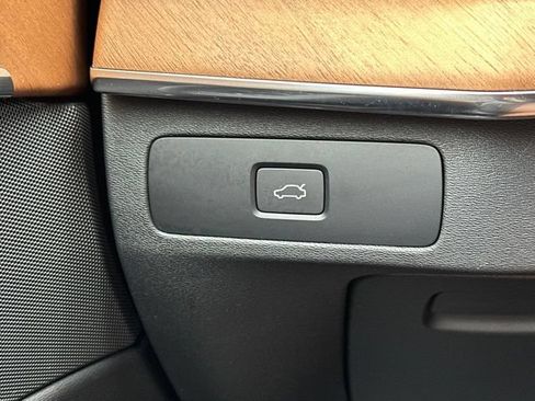 Certified 2024 Volvo XC90 B6 Plus AWD/4WD image 32