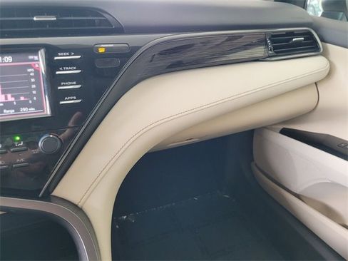 Used 2019 Toyota Camry LE image 26