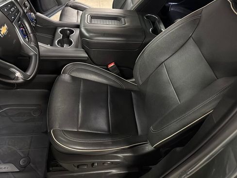 Used 2023 Chevrolet Suburban Premier image 11
