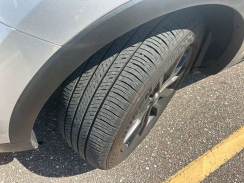 Used 2017 Ford Explorer XLT w/ Equipment Group 202A image 6