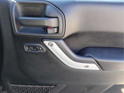 Used 2018 Jeep Wrangler Unlimited Sahara image 26