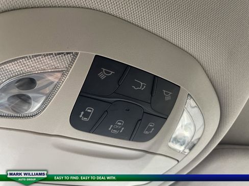 Used 2024 Chrysler Pacifica Touring-L image 26