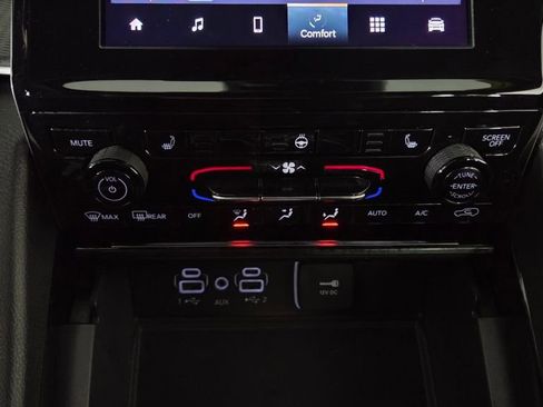 Used 2023 Jeep Grand Cherokee L Laredo image 25