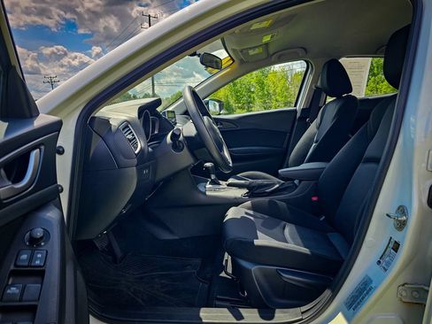 Used 2014 MAZDA MAZDA3 i SV FWD image 11