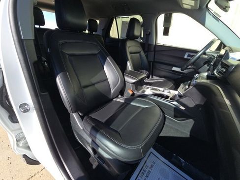 Used 2023 Ford Explorer XLT w/ Equipment Group 202A image 10