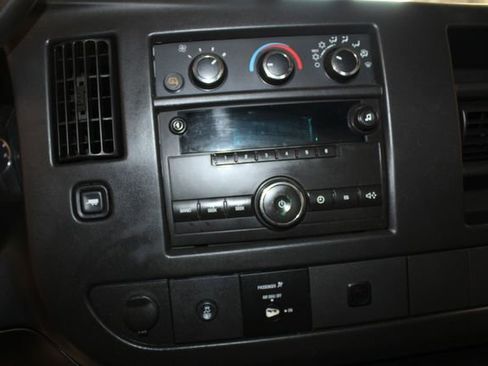 Used 2014 GMC Savana 3500 image 25