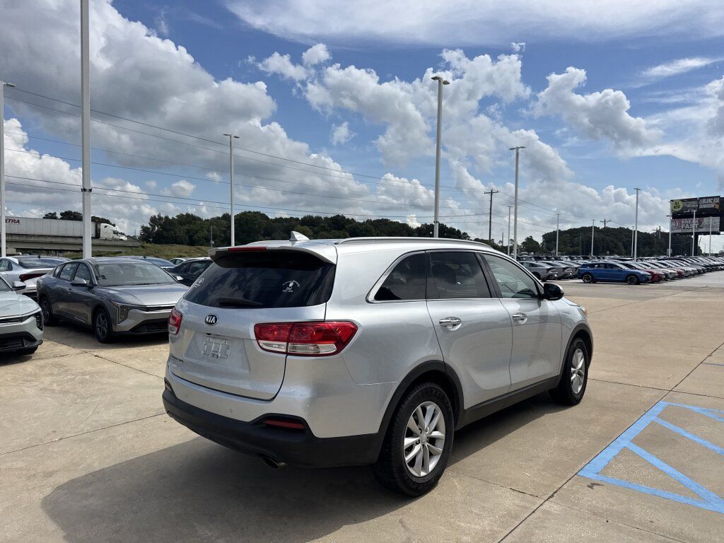 Used 2018 Kia Sorento FWD image 16