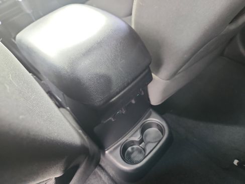 Used 2016 Jeep Wrangler Unlimited Sahara image 33