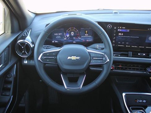 New 2026 Chevrolet Equinox LT w/ Convenience Package II image 10