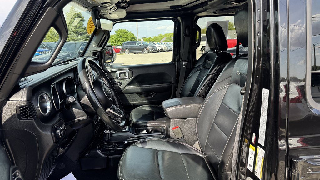 Used 2018 Jeep Wrangler Unlimited Sahara AWD/4WD image 16