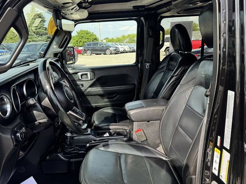 Used 2018 Jeep Wrangler Unlimited Sahara AWD/4WD image 16