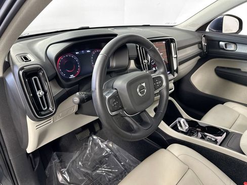 Used 2022 Volvo XC40 T4 Inscription w/ Advanced Package FWD image 9