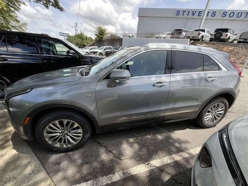 Used 2024 Cadillac XT4 Premium Luxury FWD image 3
