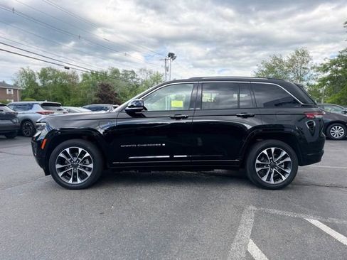 Used 2023 Jeep Grand Cherokee Overland w/ Advanced Protech Group III AWD/4WD image 4