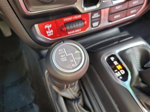 Used 2024 Jeep Wrangler Unlimited Rubicon 392 image 35