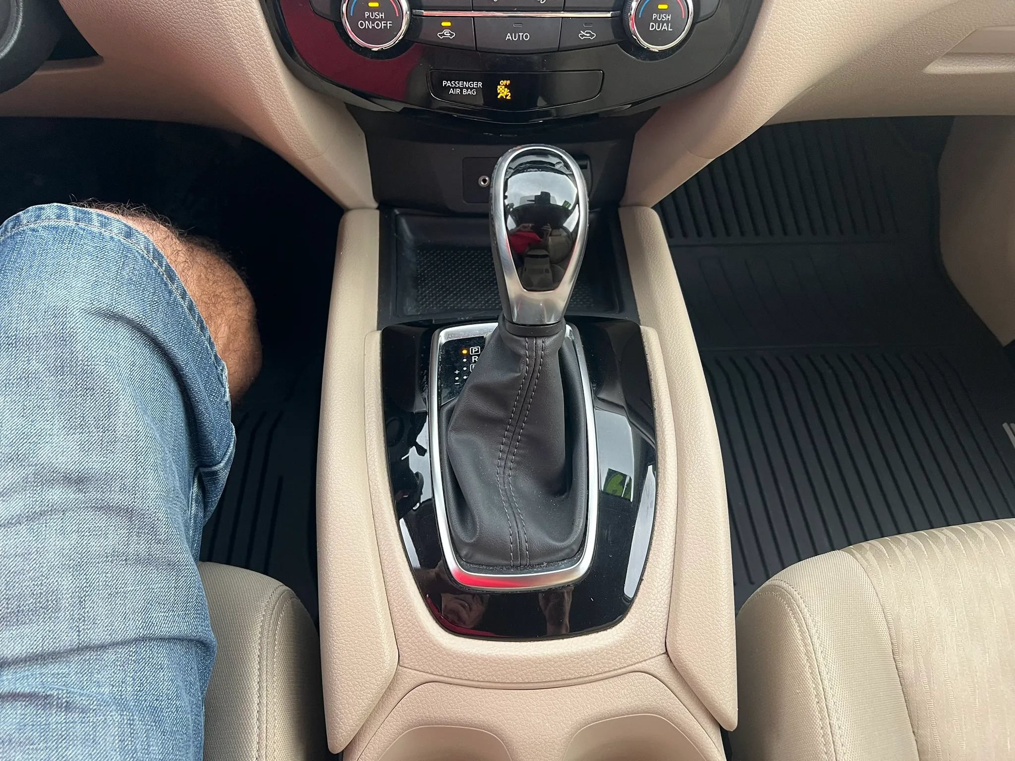 Used 2019 Nissan Rogue SV FWD image 11