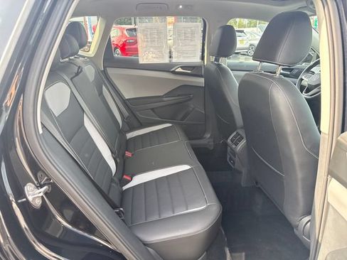 Used 2023 Volkswagen Taos SEL AWD/4WD image 10