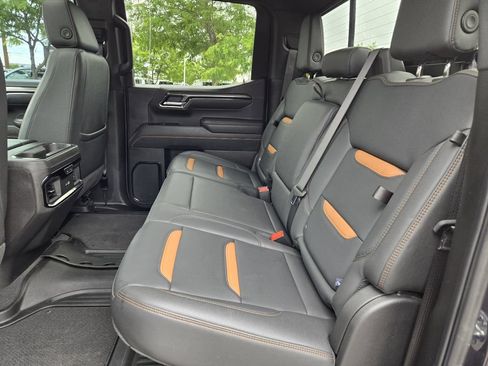 Used 2025 GMC Sierra 1500 AT4 w/ Technology Package AWD/4WD image 5
