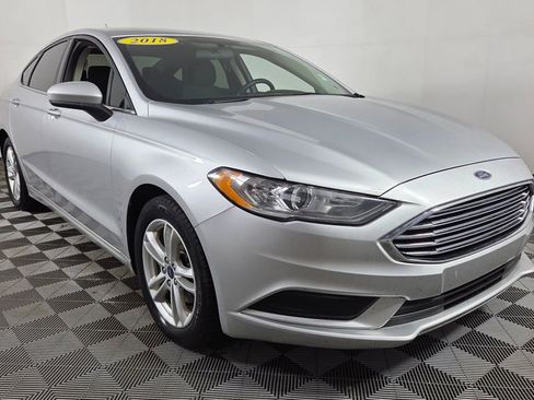 Used 2018 Ford Fusion SE image 1