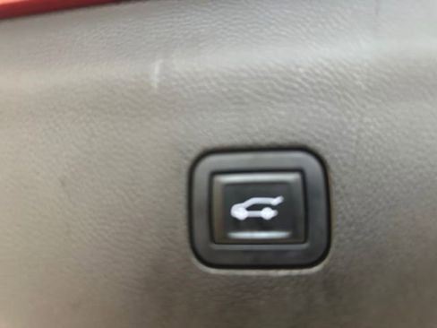 Used 2023 Buick Enclave Essence w/ Sport Touring Edition FWD image 18