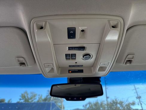 Used 2015 Cadillac Escalade ESV Premium image 31