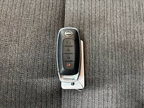 Used 2023 Nissan Rogue SV image 27