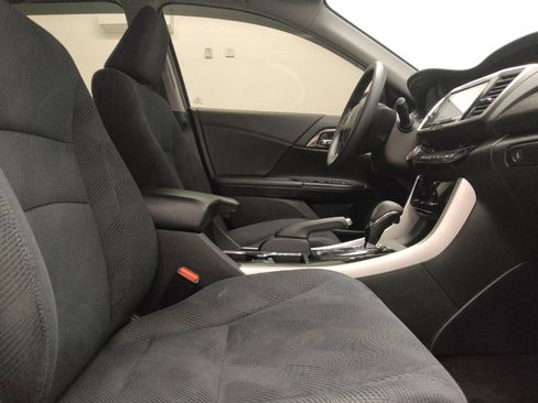 Used 2017 Honda Accord SE image 21