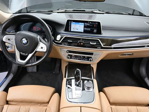 Used 2022 BMW 740i xDrive w/ Premium Package image 14