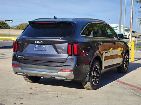 New 2026 Kia Sorento S image 4